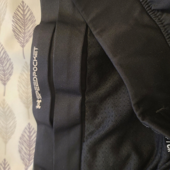 Under armour running shorts - Picture 2 of 4